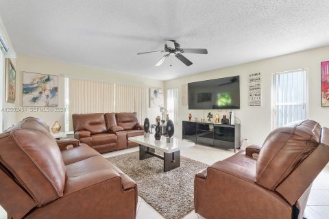 Villa ou maison à vendre à Miramar, Floride: 4 chambres, 231.42 m2 № 2066531 - photo 12
