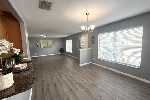 Townhouse in Riverview, Florida 3 bedrooms, 130.81 sq.m. № 2400078 - photo 10