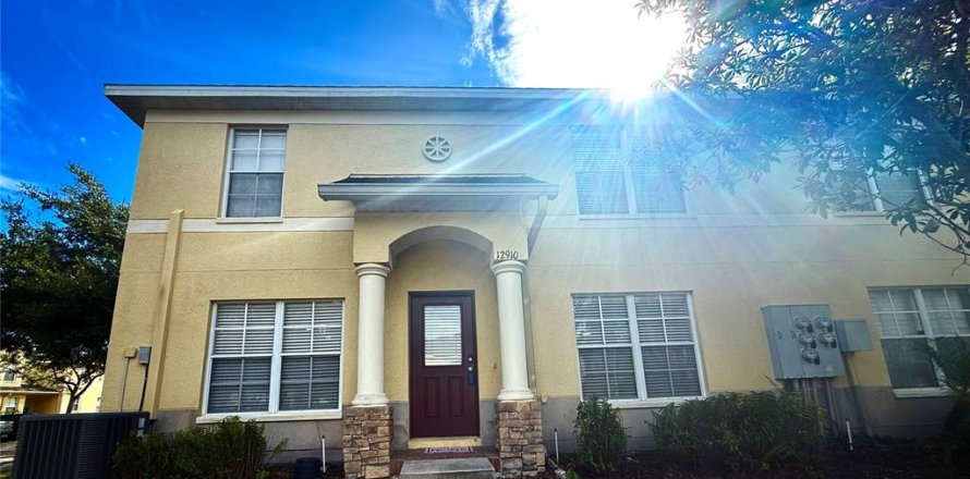 Townhouse in Riverview, Florida 3 bedrooms, 130.81 sq.m. № 2400078