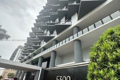 Condo in Doral, Florida, 2 bedrooms  № 2048958