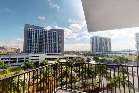 Condominio en alquiler en Doral, Florida, 2 dormitorios, 89.19 m2 № 2048958 - foto 3