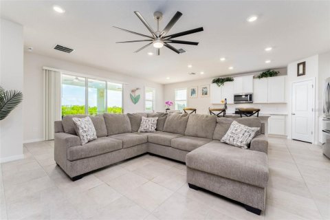 House in Bradenton, Florida 4 bedrooms, 189.99 sq.m. № 2216105 - photo 3