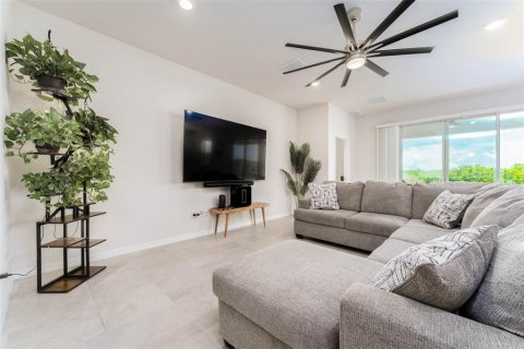 House in Bradenton, Florida 4 bedrooms, 189.99 sq.m. № 2216105 - photo 16