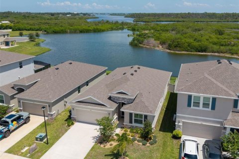 House in Bradenton, Florida 4 bedrooms, 189.99 sq.m. № 2216105