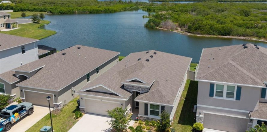 House in Bradenton, Florida 4 bedrooms, 189.99 sq.m. № 2216105