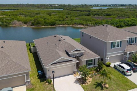 House in Bradenton, Florida 4 bedrooms, 189.99 sq.m. № 2216105 - photo 9