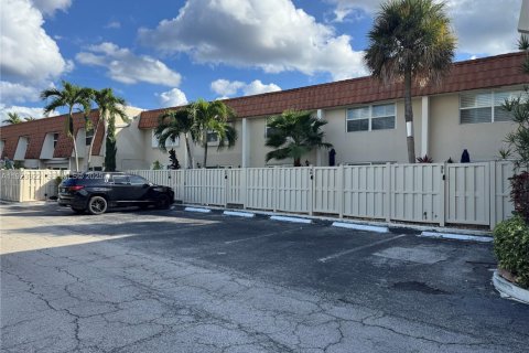 Copropriété à louer à Lauderdale-by-the-Sea, Floride: 2 chambres, 139.35 m2 № 1982729 - photo 21