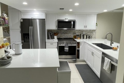 Copropriété à louer à Lauderdale-by-the-Sea, Floride: 2 chambres, 139.35 m2 № 1982729 - photo 1