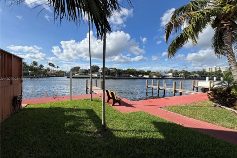 Copropriété à louer à Lauderdale-by-the-Sea, Floride: 2 chambres, 139.35 m2 № 1982729 - photo 30