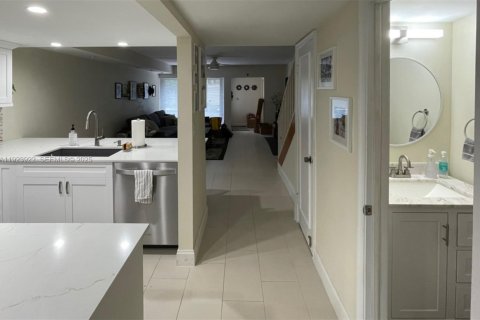 Copropriété à louer à Lauderdale-by-the-Sea, Floride: 2 chambres, 139.35 m2 № 1982729 - photo 2