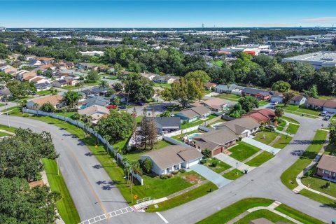 Villa ou maison à vendre à Orlando, Floride: 3 chambres, 111.85 m2 № 2425482 - photo 2
