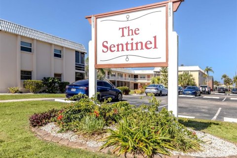 Condominio en venta en Venice, Florida, 2 dormitorios, 65.59 m2 № 2198962 - foto 17