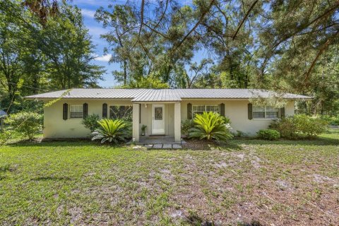 House in Fort White, Florida 3 bedrooms, 135.27 sq.m. № 1810723 - photo 1