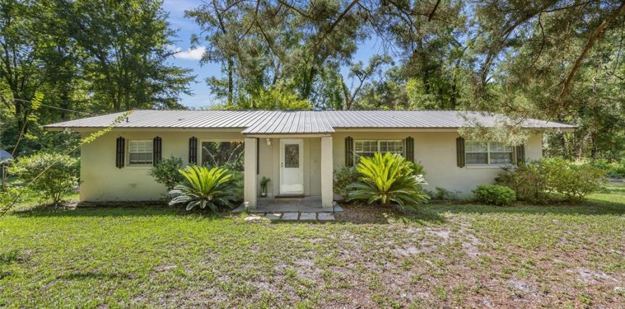 House in Fort White, Florida 3 bedrooms, 135.27 sq.m. № 1810723