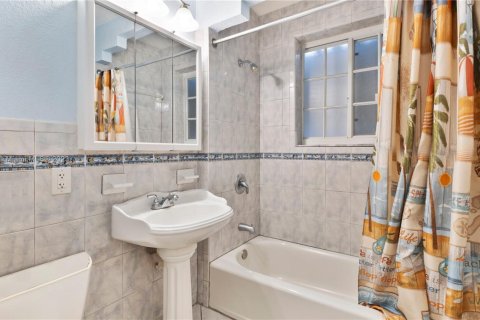 Villa ou maison à vendre à Miami Beach, Floride: 3 chambres, 158.12 m2 № 2262571 - photo 17