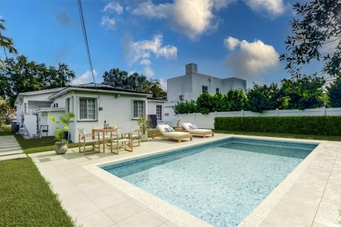 Villa ou maison à vendre à Miami Beach, Floride: 3 chambres, 158.12 m2 № 2262571 - photo 3