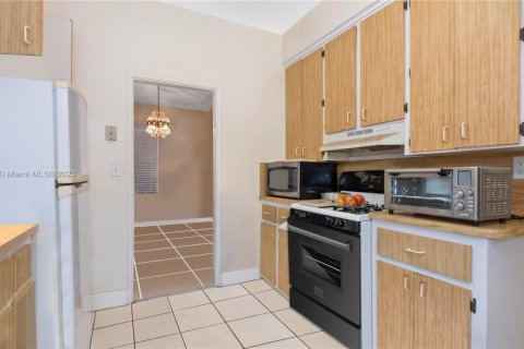 Villa ou maison à vendre à Miami Beach, Floride: 3 chambres, 158.12 m2 № 2262571 - photo 14