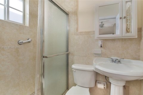 Villa ou maison à vendre à Miami Beach, Floride: 3 chambres, 158.12 m2 № 2262571 - photo 22