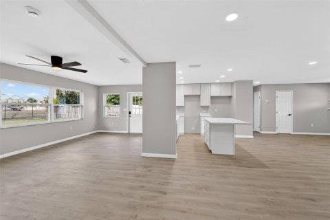 Купить виллу или дом в Брейдентон, Флорида 4 комнаты, 162.58м2, № 2203817 - фото 15