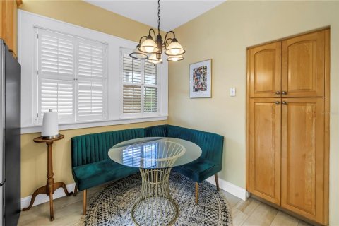 House in Saint Petersburg, Florida 5 bedrooms, 347.45 sq.m. № 1879578 - photo 12
