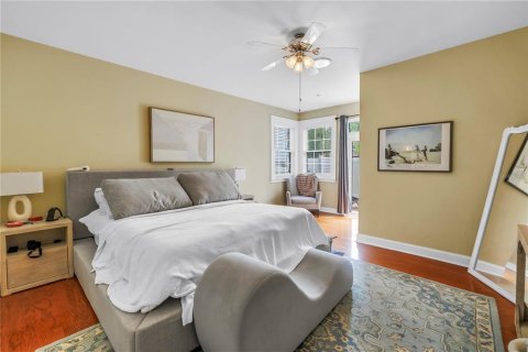 House in Saint Petersburg, Florida 5 bedrooms, 347.45 sq.m. № 1879578 - photo 21