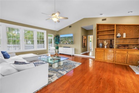House in Saint Petersburg, Florida 5 bedrooms, 347.45 sq.m. № 1879578 - photo 16