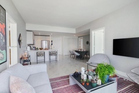 Copropriété à vendre à Sunrise, Floride: 2 chambres, 117.24 m2 № 1981002 - photo 2