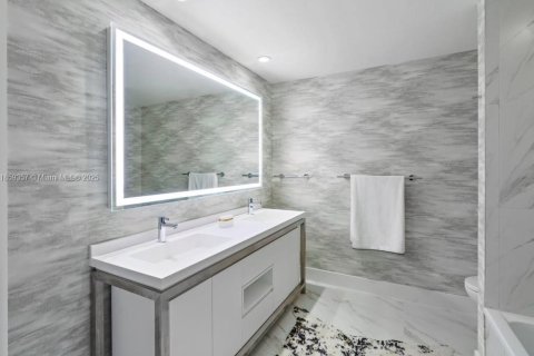 Copropriété à vendre à Sunrise, Floride: 2 chambres, 117.24 m2 № 1981002 - photo 5