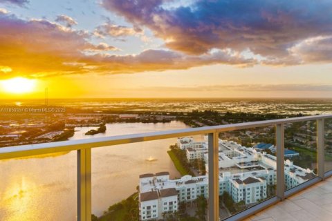 Copropriété à vendre à Sunrise, Floride: 2 chambres, 117.24 m2 № 1981002 - photo 1