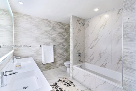 Copropriété à vendre à Sunrise, Floride: 2 chambres, 117.24 m2 № 1981002 - photo 6