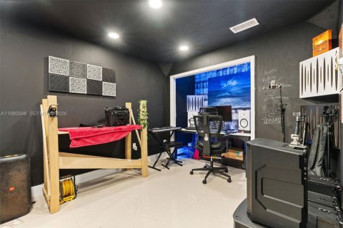 House in Cutler Bay, Florida 6 bedrooms, 180.79 sq.m. № 2043896 - photo 20