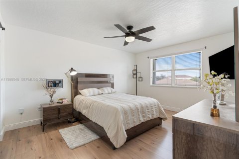 House in Cutler Bay, Florida 6 bedrooms, 180.79 sq.m. № 2043896 - photo 28