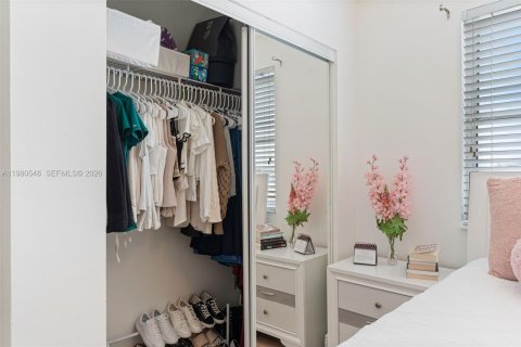 House in Cutler Bay, Florida 6 bedrooms, 180.79 sq.m. № 2043896 - photo 27