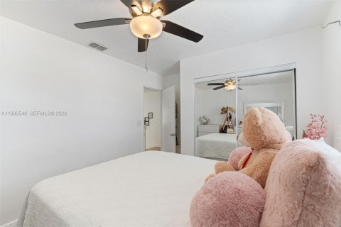 House in Cutler Bay, Florida 6 bedrooms, 180.79 sq.m. № 2043896 - photo 26