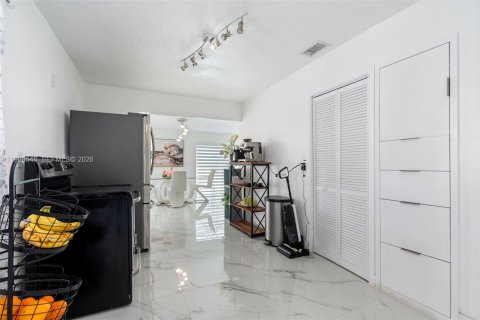 House in Cutler Bay, Florida 6 bedrooms, 180.79 sq.m. № 2043896 - photo 13