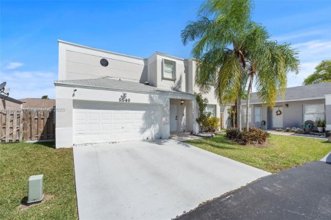 House in Cutler Bay, Florida 6 bedrooms, 180.79 sq.m. № 2043896