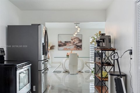 House in Cutler Bay, Florida 6 bedrooms, 180.79 sq.m. № 2043896 - photo 14