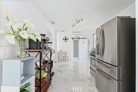 House in Cutler Bay, Florida 6 bedrooms, 180.79 sq.m. № 2043896 - photo 11