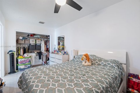 House in Cutler Bay, Florida 6 bedrooms, 180.79 sq.m. № 2043896 - photo 17