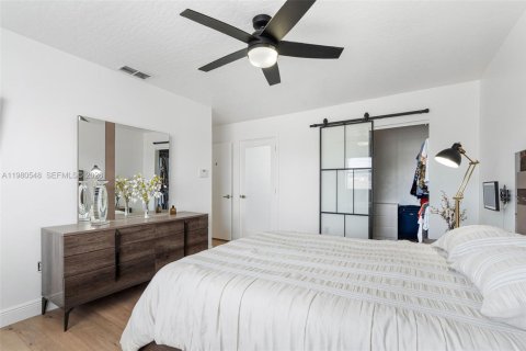 House in Cutler Bay, Florida 6 bedrooms, 180.79 sq.m. № 2043896 - photo 30