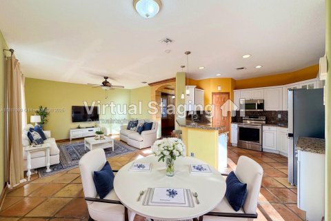 Casa en venta en Palmetto Bay, Florida, 5 dormitorios, 245.45 m2 № 1770784 - foto 2