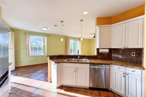 Casa en venta en Palmetto Bay, Florida, 5 dormitorios, 245.45 m2 № 1770784 - foto 4