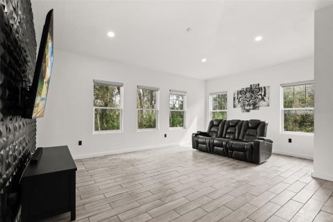 House in POINCIANA in Poinciana, Florida 3 bedrooms, 162.3 sq.m. № 2429496 - photo 3