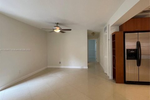 Condominio en venta en Hallandale Beach, Florida, 2 dormitorios, 88.26 m2 № 1752269 - foto 6