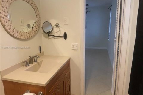 Condominio en venta en Hallandale Beach, Florida, 2 dormitorios, 88.26 m2 № 1752269 - foto 12