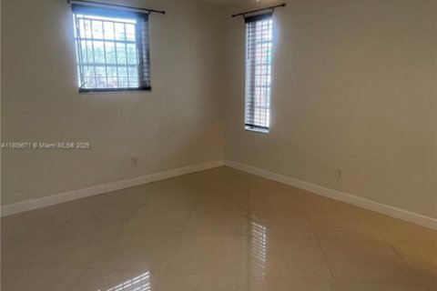 Condominio en venta en Hallandale Beach, Florida, 2 dormitorios, 88.26 m2 № 1752269 - foto 9