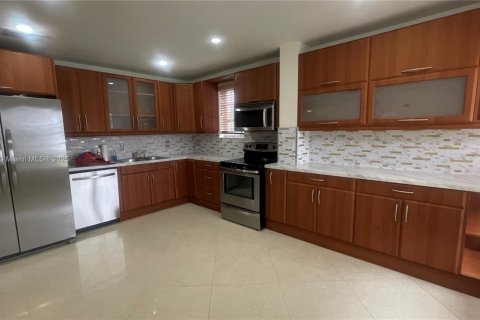 Condominio en venta en Hallandale Beach, Florida, 2 dormitorios, 88.26 m2 № 1752269 - foto 5
