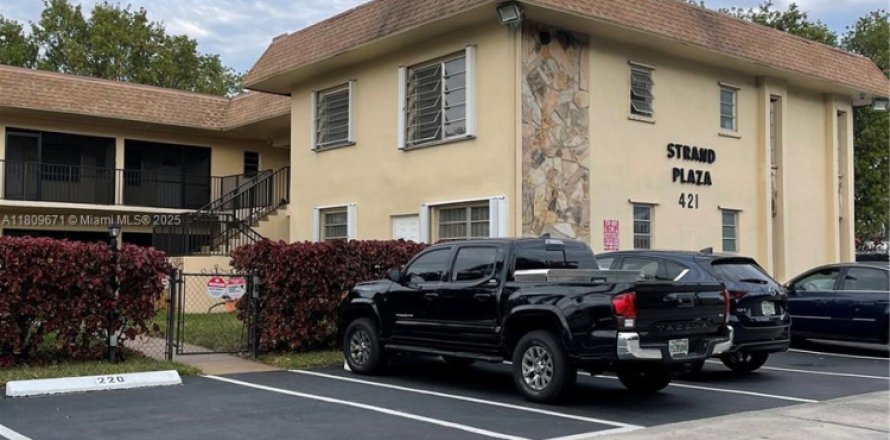 Condominio en Hallandale Beach, Florida, 2 dormitorios  № 1752269