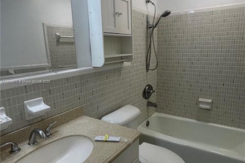 Condominio en venta en Hallandale Beach, Florida, 2 dormitorios, 88.26 m2 № 1752269 - foto 21