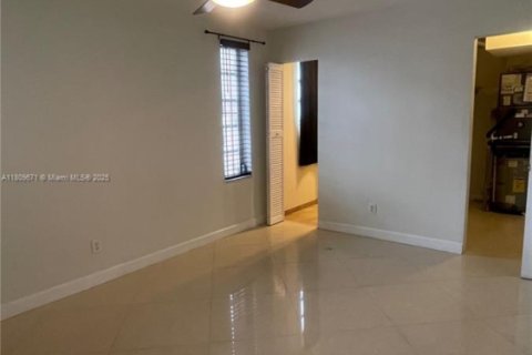 Condominio en venta en Hallandale Beach, Florida, 2 dormitorios, 88.26 m2 № 1752269 - foto 10